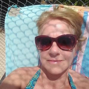 Meet your Posher, Leslee